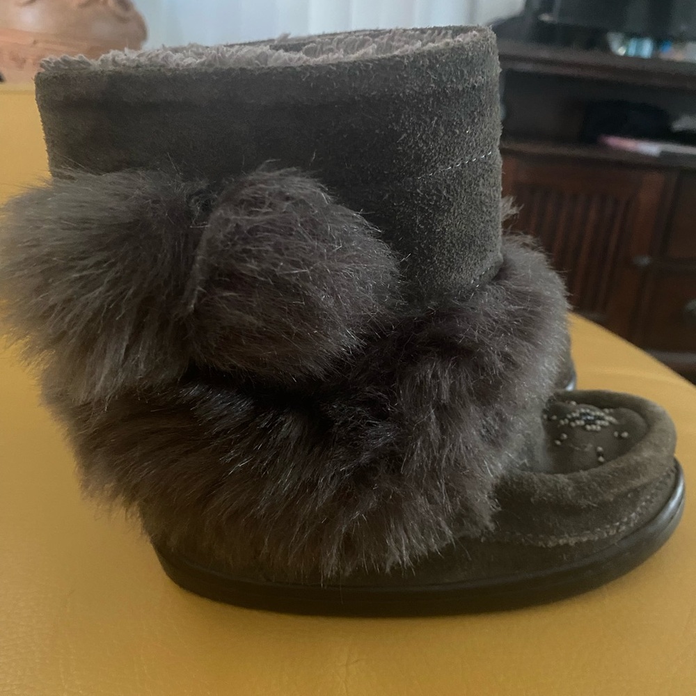 Manitbah Mukluks size 11 Childs gray